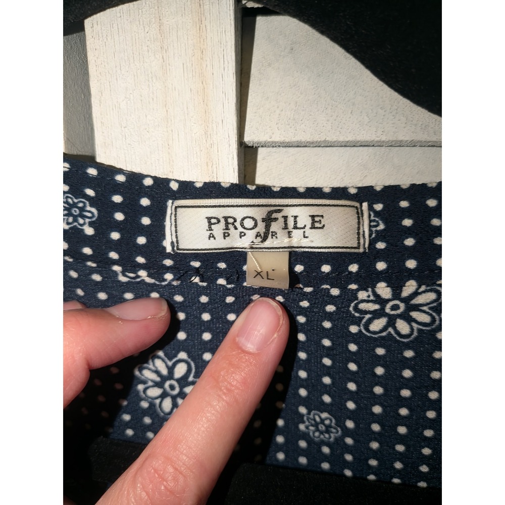 Profile Apparel Womens XL Navy Blue White Polka Dot Floral V-Neck Blouse Top - Picture 3 of 4
